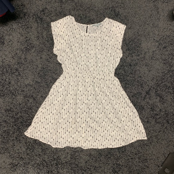 Dresses & Skirts - 🍁Final Price ⬇️ White with Black arrows dress